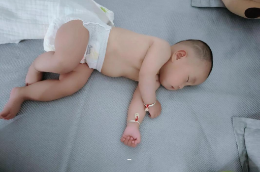 朝阳给宝宝添加辅食